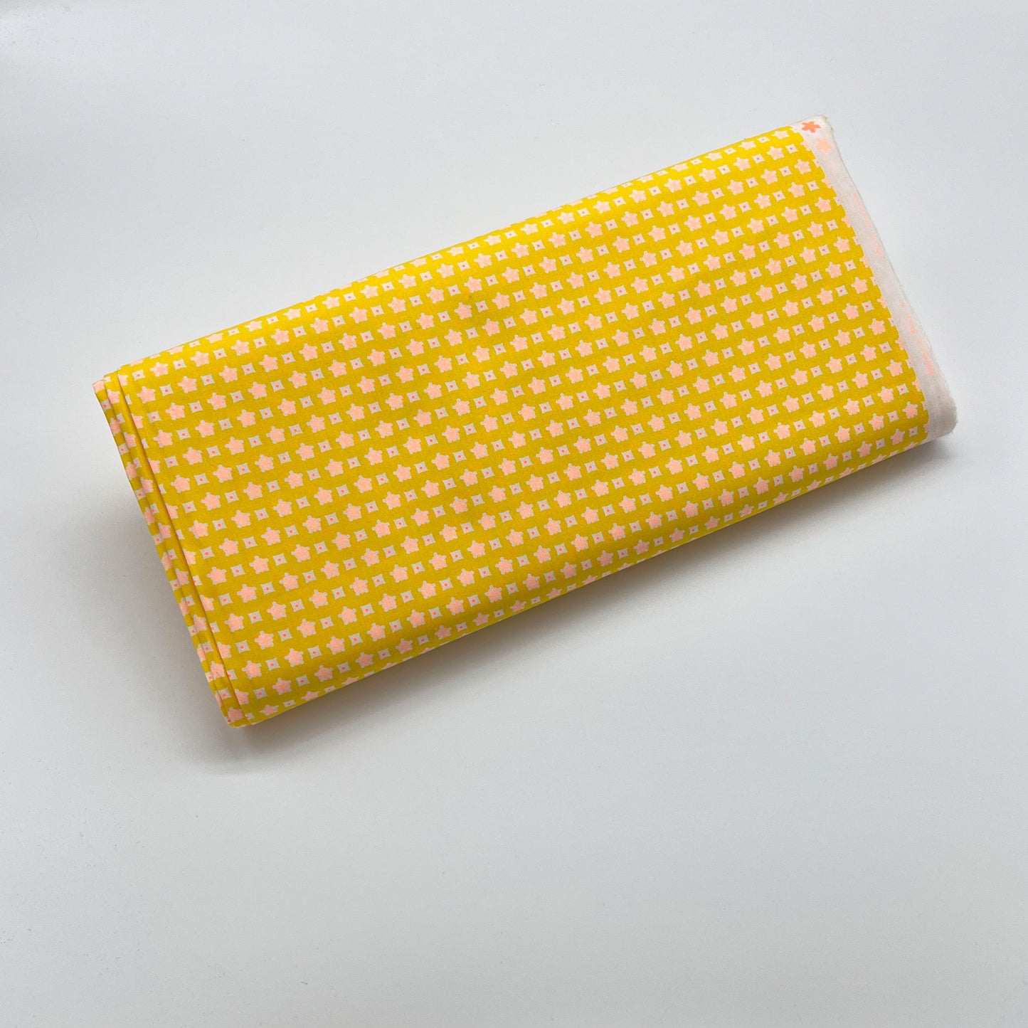 Tessuto con fiorellini su base giallo limone