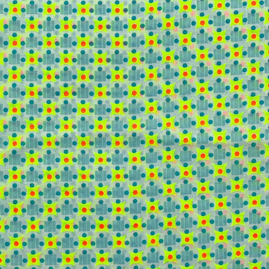 Tessuto a fantasia geometrica su fondo bianco