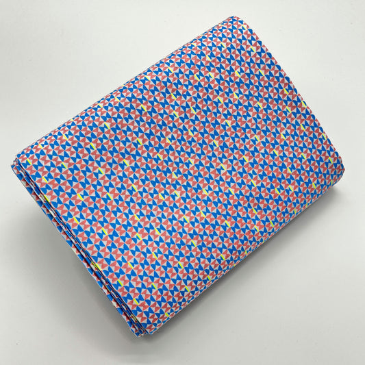 Tessuto a fantasia geometrica rosa e blu