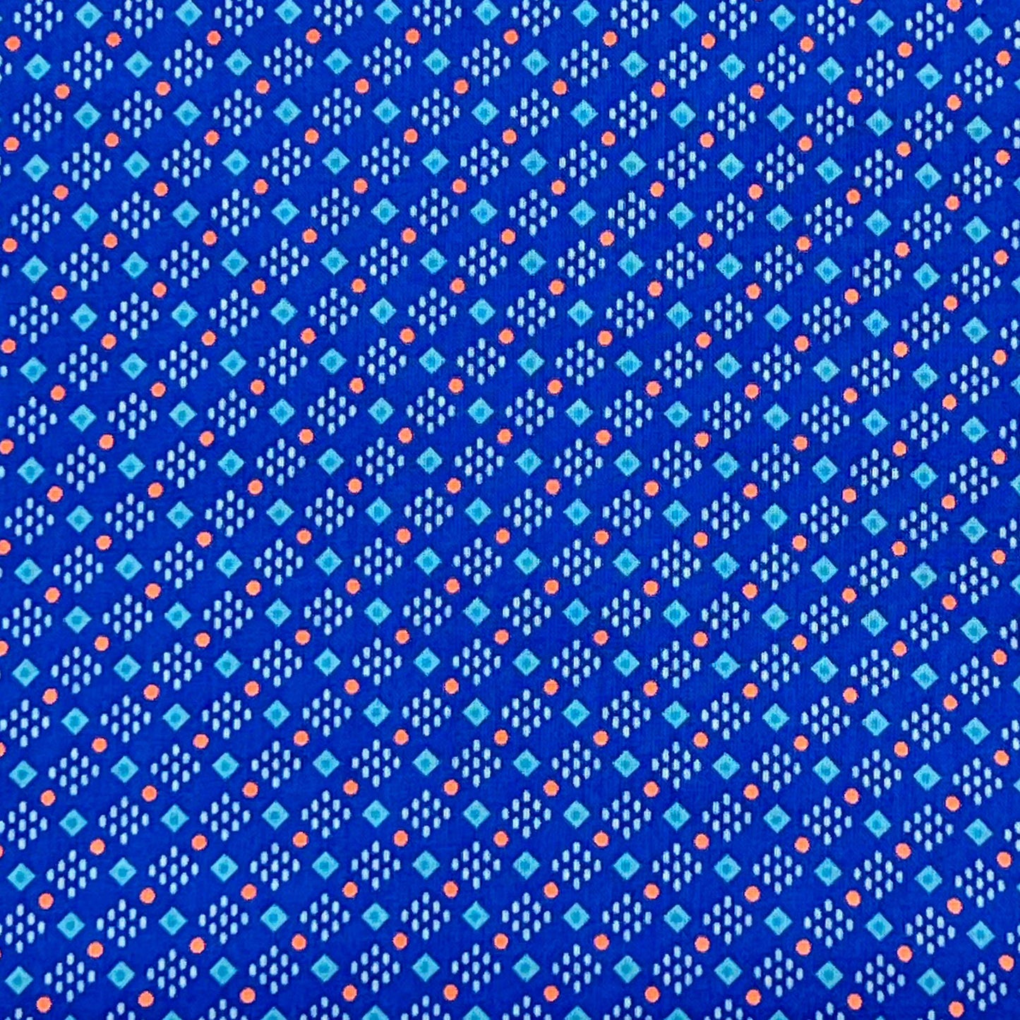 Tessuto fantasia geometrica su fondo bluette