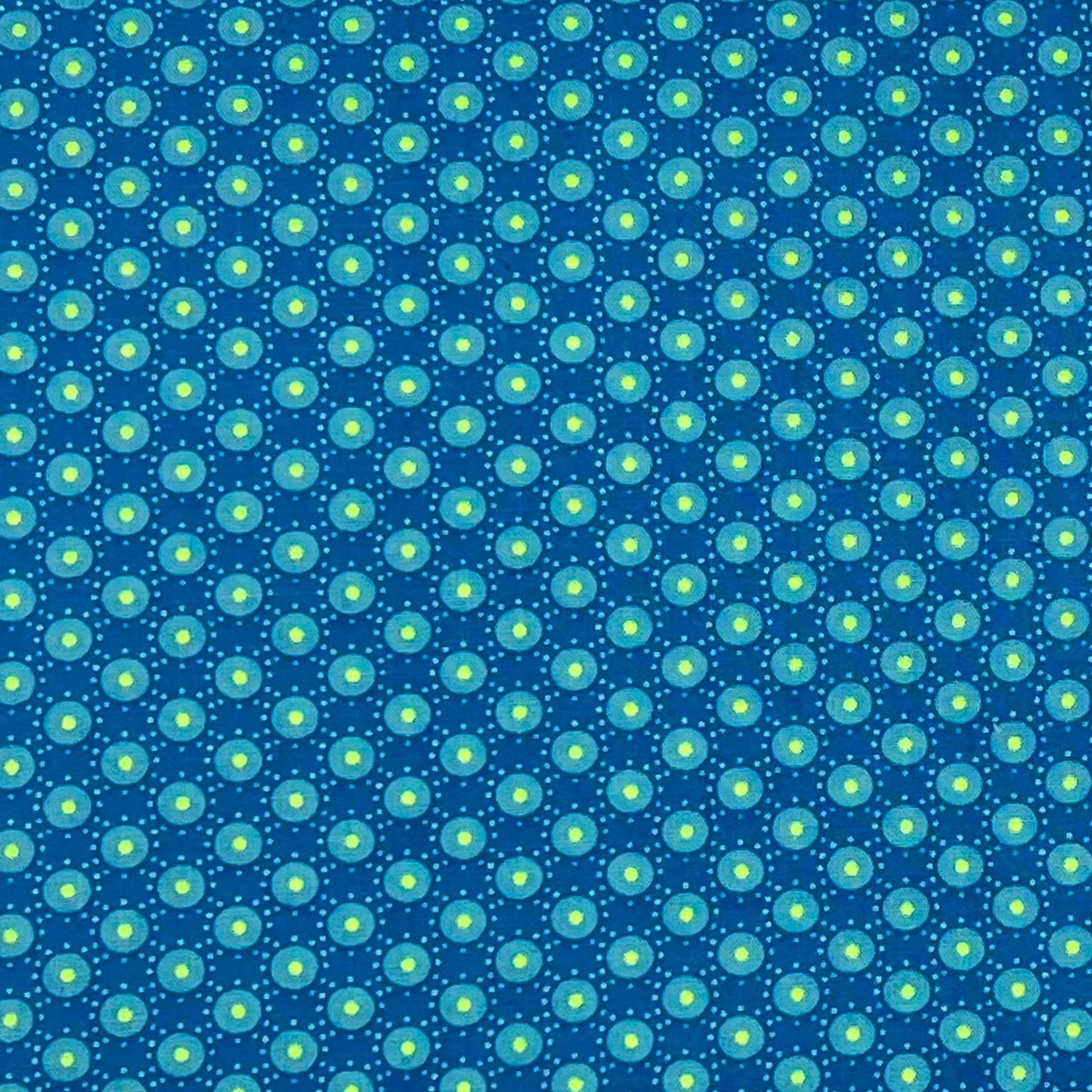Tessuto a fantasia geometrica su fondo azzurro intenso