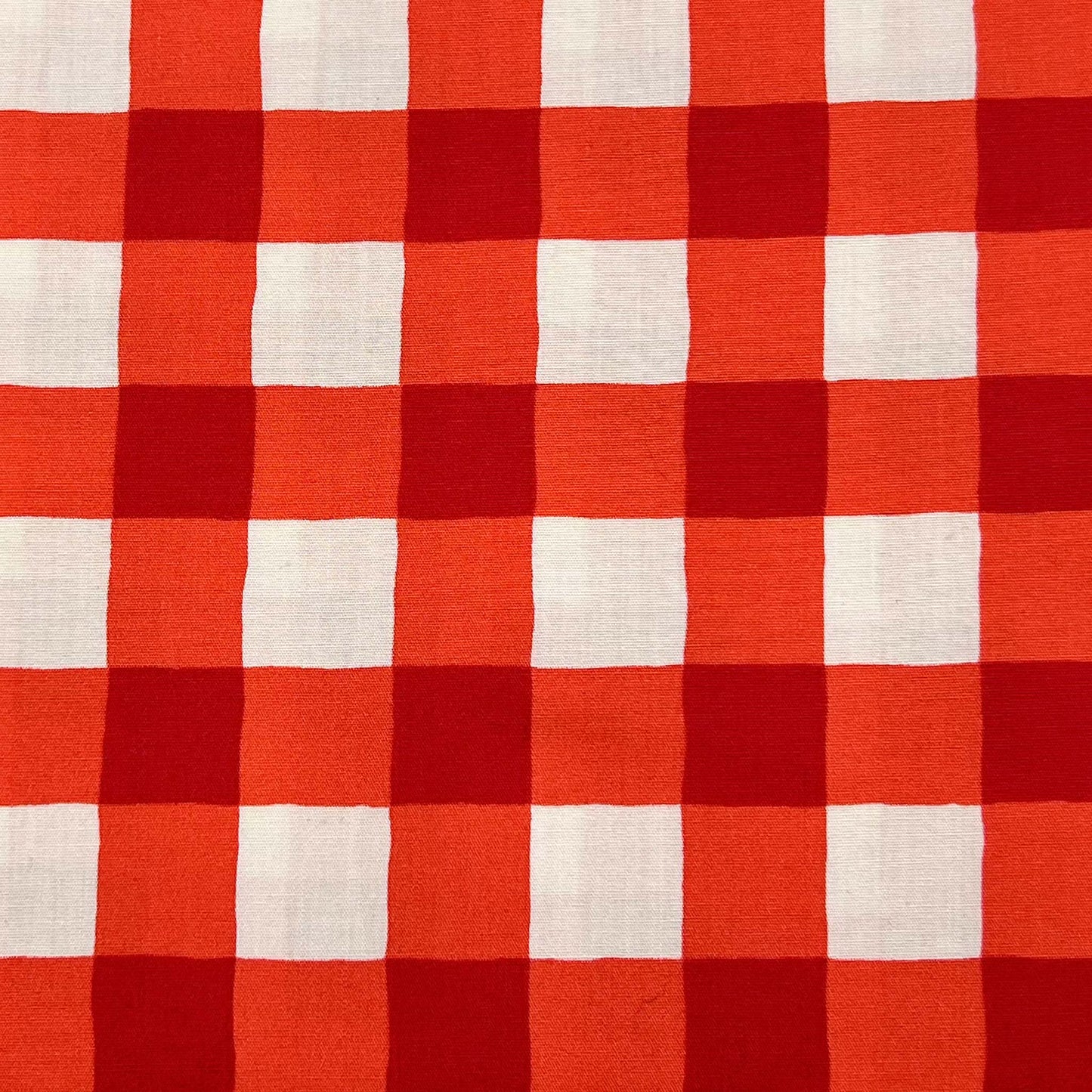 Tessuto a quadri vichy stampato sui toni del rosso