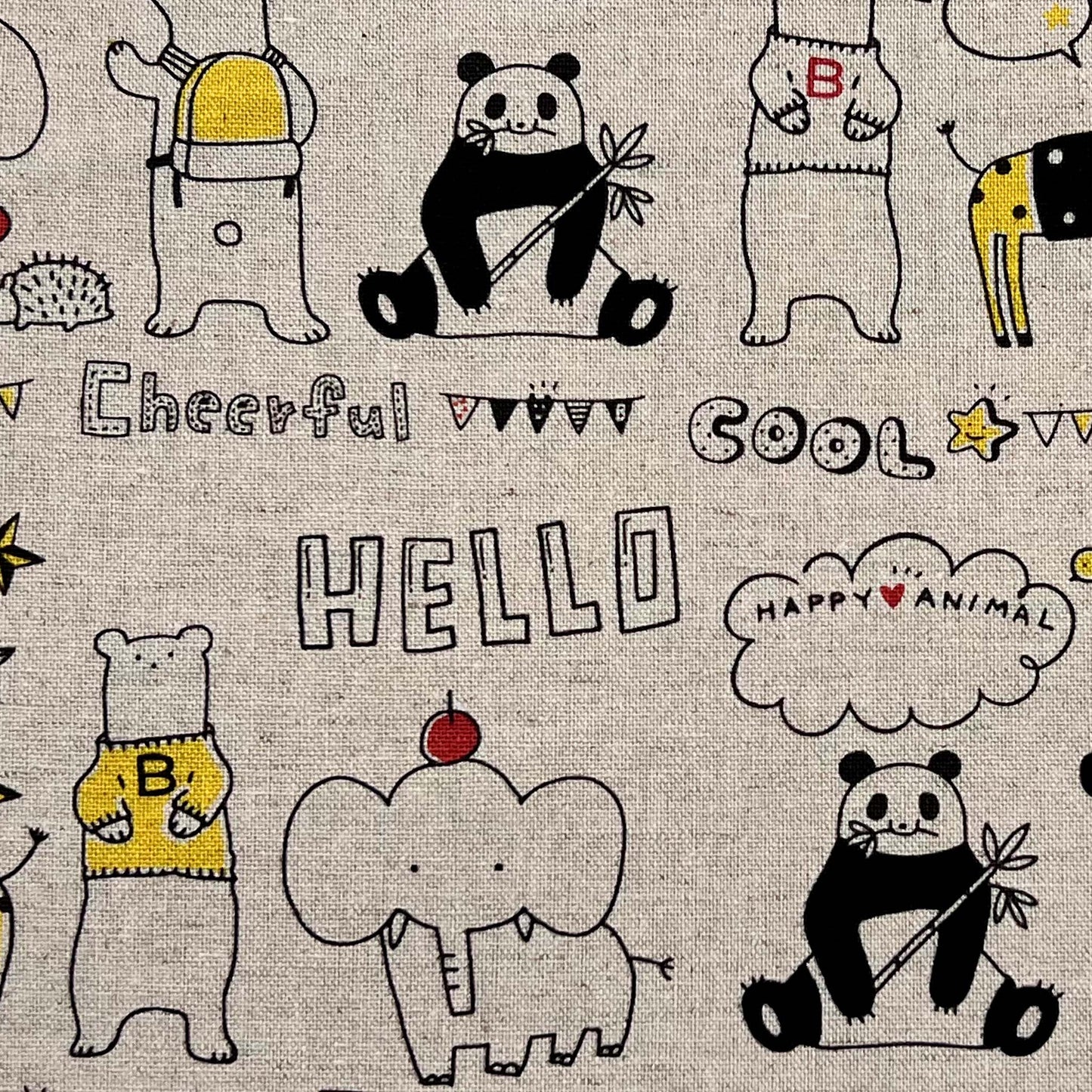 Tessuto a fantasia con animali su fondo ecru