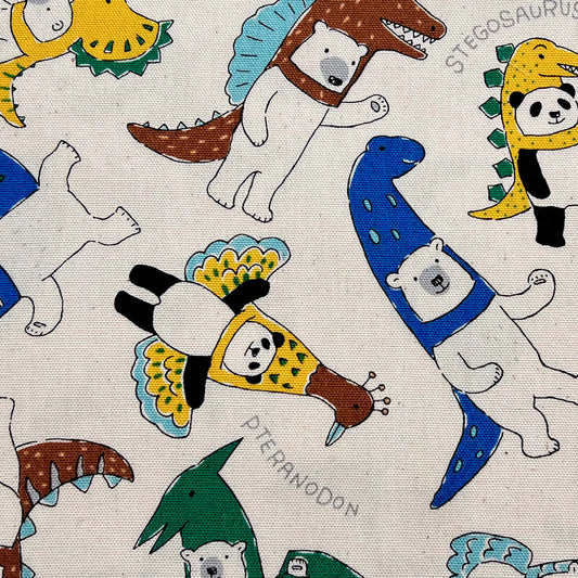 Tessuto a fantasia con animali su fondo ecru