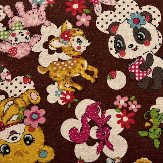 Tessuto a fantasia vintage con animaletti su sfondo marrone