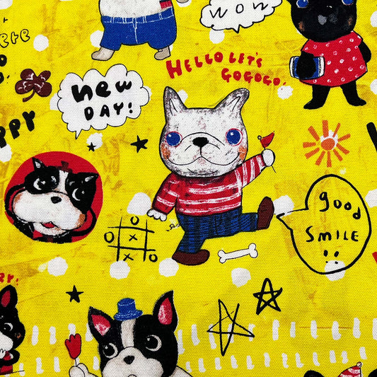 Tessuto a fantasia con bulldog francesi su fondo giallo