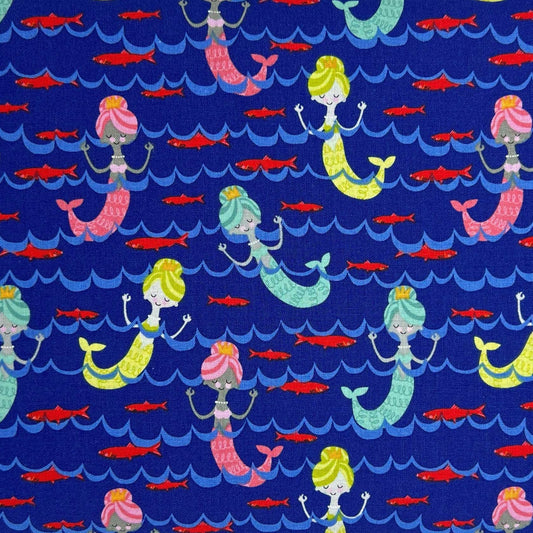 Tessuto a fantasia con sirene su fondo blu