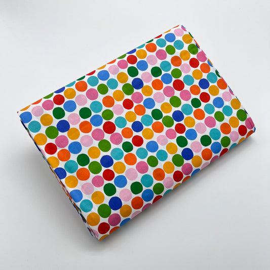 Tessuto a fantasia con pois colorati